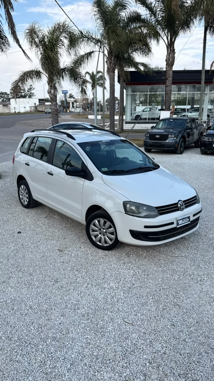 VOLKSWAGEN - SURAN 1.6  5D 717  - MANUAL  - 2014